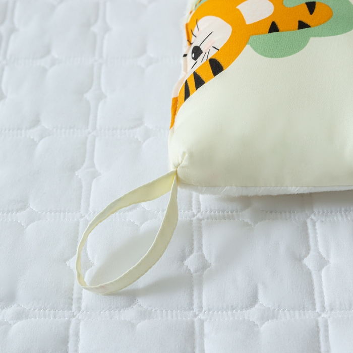 91家纺网 家纺一手货源 找家纺 多点家居 2022新款全棉儿童豆豆枕 猛虎漫步