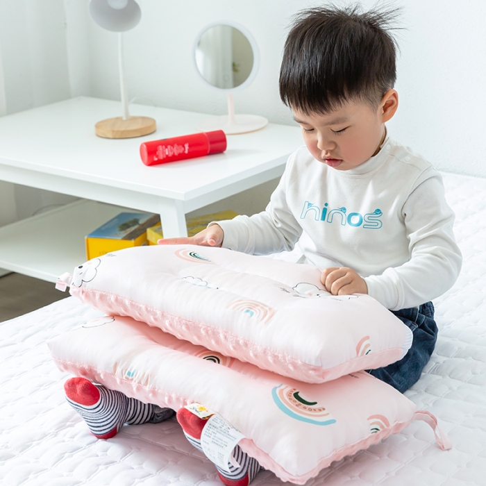 91家纺网 家纺一手货源 找家纺 多点家居 2022新款全棉儿童豆豆枕 甜蜜彩虹