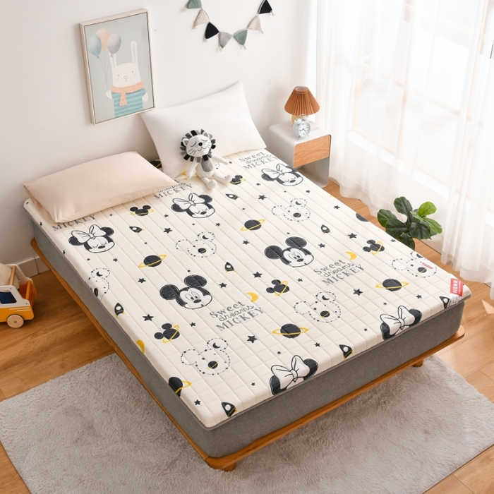 91家纺网 家纺一手货源 找家纺 鑫钰 2023新款迪士尼纯棉抗菌加厚床垫 米奇-黑