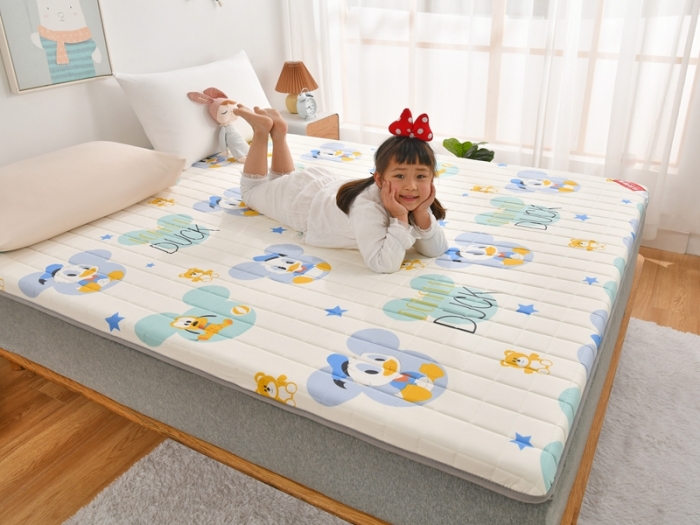 91家纺网 家纺一手货源 找家纺 鑫钰 2023新款迪士尼纯棉抗菌加厚床垫 纳德宝宝