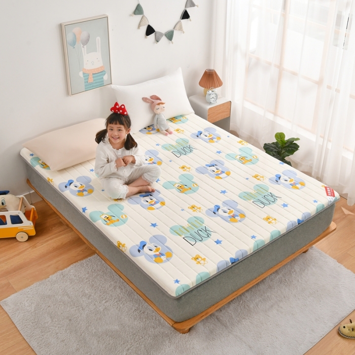 91家纺网 家纺一手货源 找家纺 鑫钰 2023新款迪士尼纯棉抗菌加厚床垫 纳德宝宝