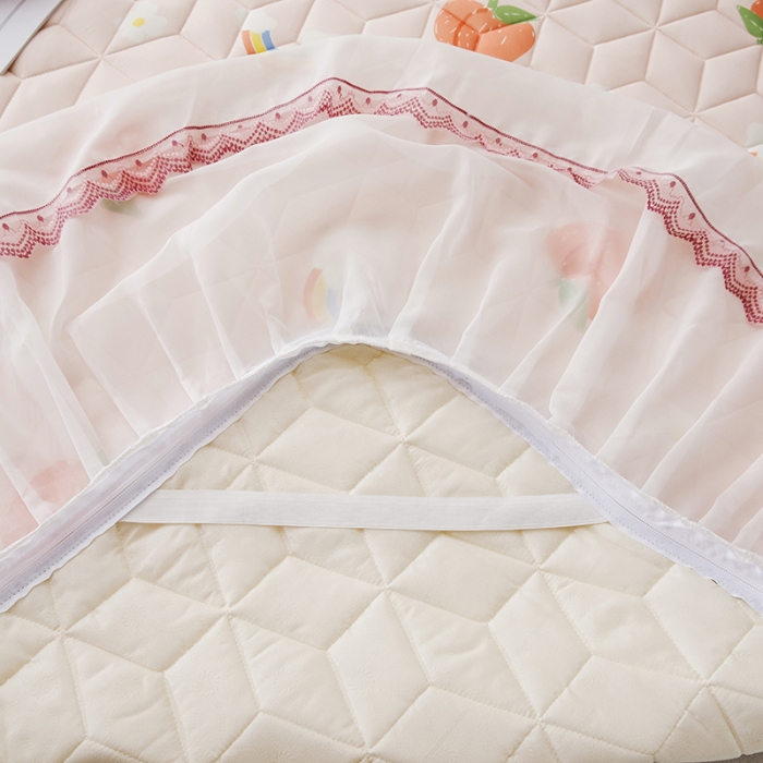 91家纺网 家纺一手货源 找家纺 纽缦家纺 2022新款卡通菱形格床单床裙系列 彩虹桃