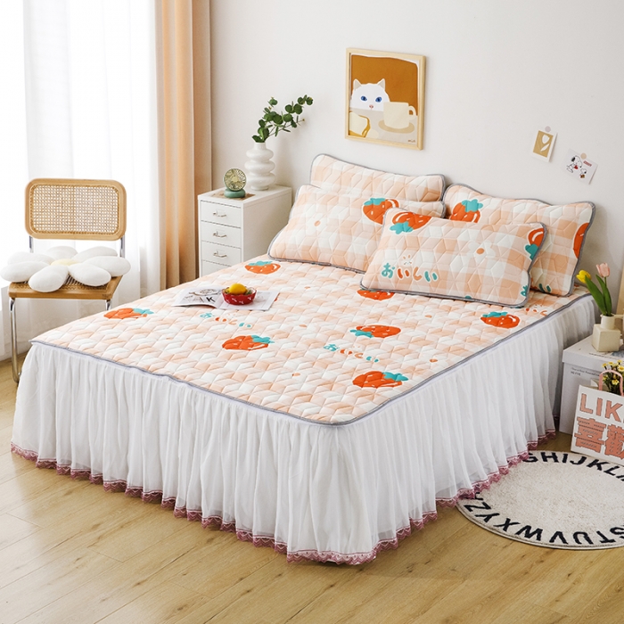 91家纺网 家纺一手货源 找家纺 纽缦家纺 2022新款卡通菱形格床单床裙系列 大草莓