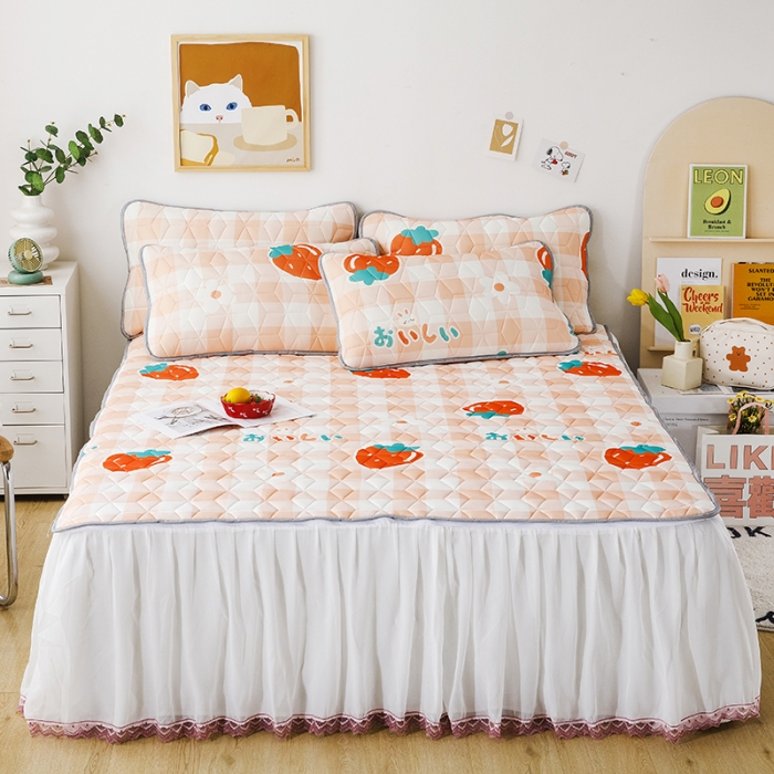 91家纺网 家纺一手货源 找家纺 纽缦家纺 2022新款卡通菱形格床单床裙系列 大草莓
