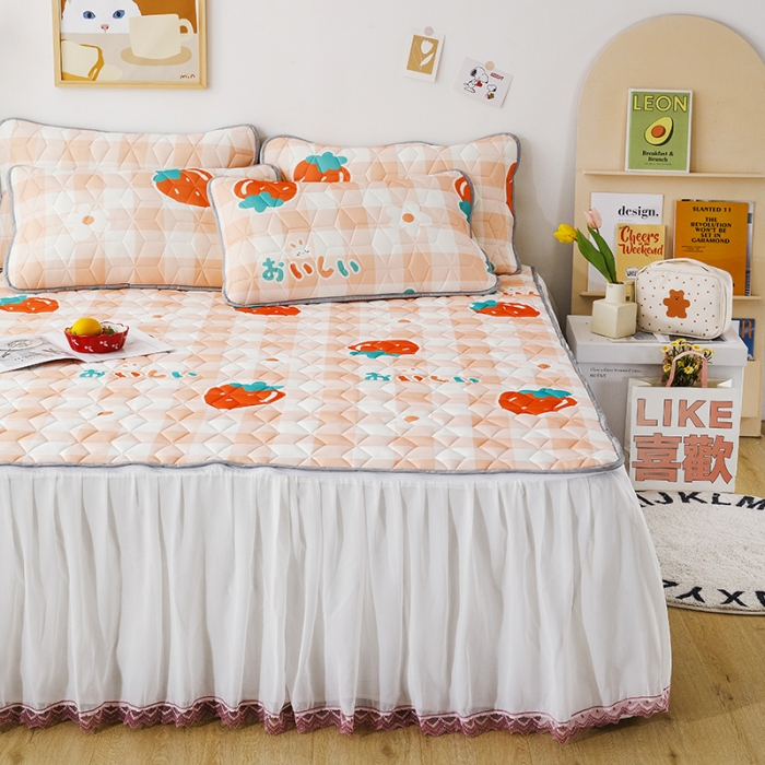 91家纺网 家纺一手货源 找家纺 纽缦家纺 2022新款卡通菱形格床单床裙系列 大草莓