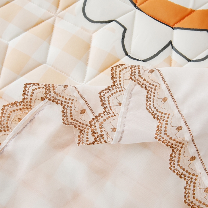 91家纺网 家纺一手货源 找家纺 纽缦家纺 2022新款卡通菱形格床单床裙系列 橙子熊