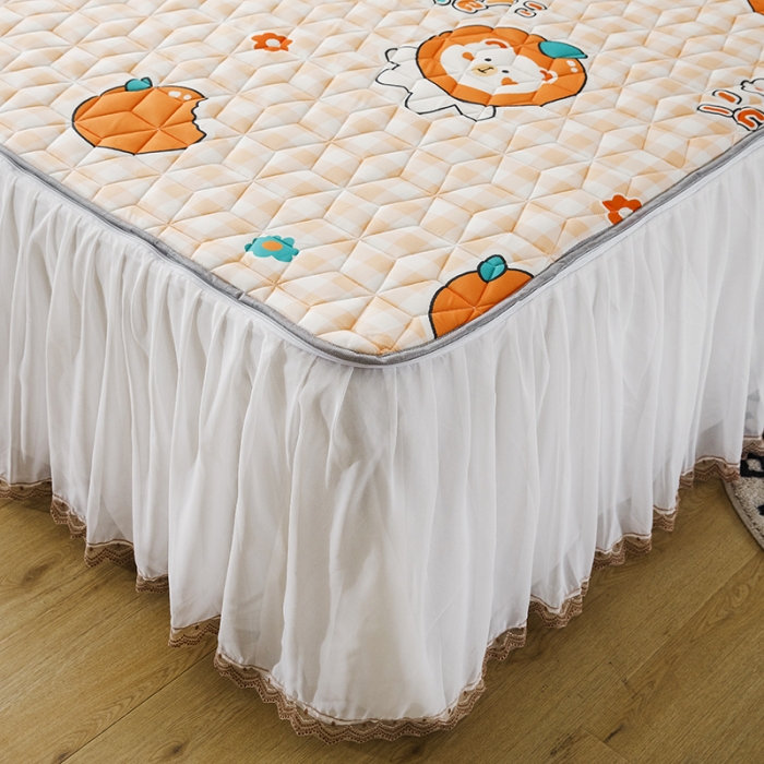 91家纺网 家纺一手货源 找家纺 纽缦家纺 2022新款卡通菱形格床单床裙系列 橙子熊