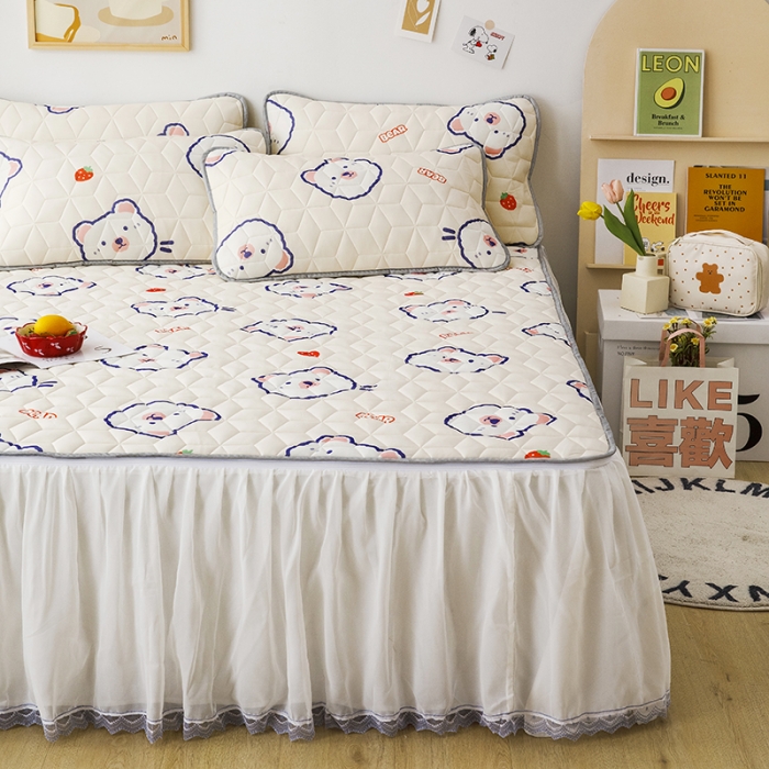 91家纺网 家纺一手货源 找家纺 纽缦家纺 2022新款卡通菱形格床单床裙系列 快乐小熊