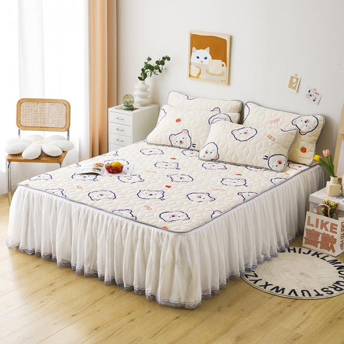 91家纺网 家纺一手货源 找家纺 纽缦家纺 2022新款卡通菱形格床单床裙系列 快乐小熊