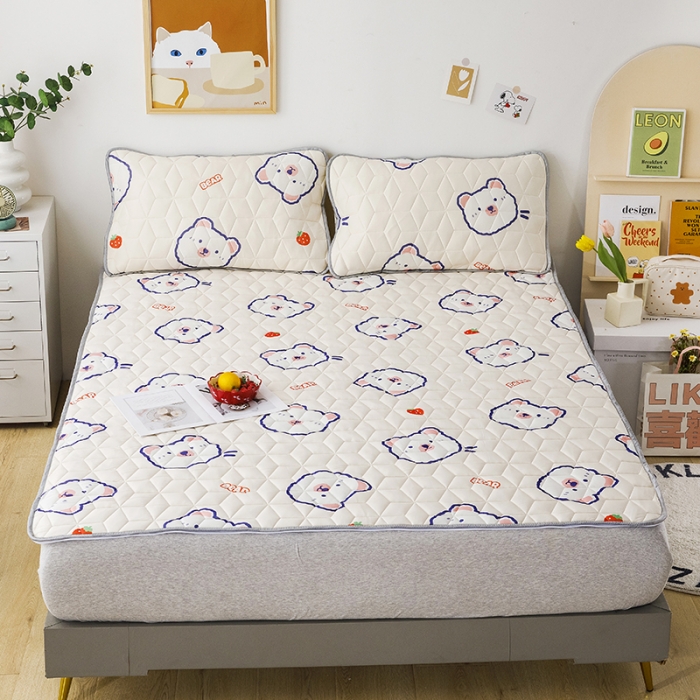 91家纺网 家纺一手货源 找家纺 纽缦家纺 2022新款卡通菱形格床单床裙系列 快乐小熊