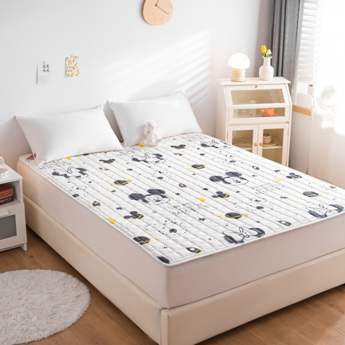 91家纺网 家纺一手货源 找家纺 鑫钰 2023新款迪士尼全棉床护垫榻榻米软垫 米奇-黑