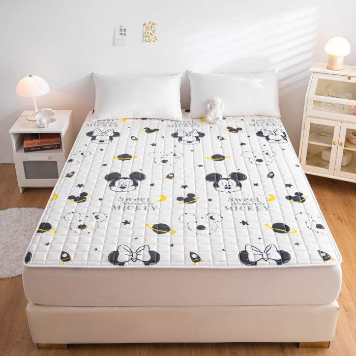 91家纺网 家纺一手货源 找家纺 鑫钰 2023新款迪士尼全棉床护垫榻榻米软垫 米奇-黑