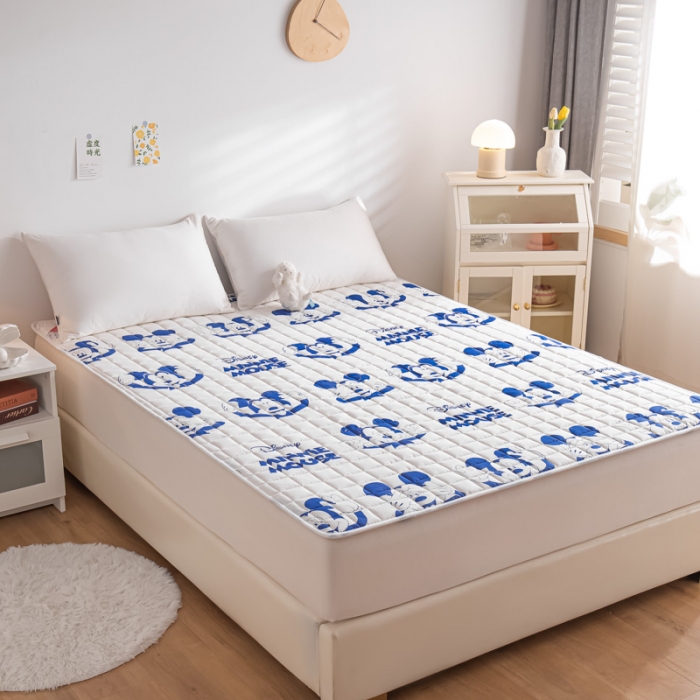 91家纺网 家纺一手货源 找家纺 鑫钰 2023新款迪士尼全棉床护垫榻榻米软垫 米奇-兰