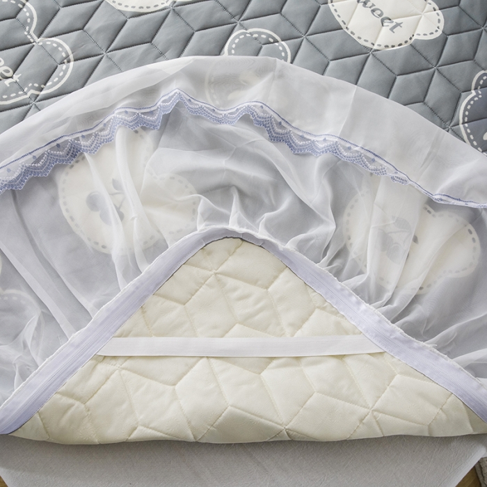 91家纺网 家纺一手货源 找家纺 纽缦家纺 2022新款卡通菱形格床单床裙系列 甜蜜米奇