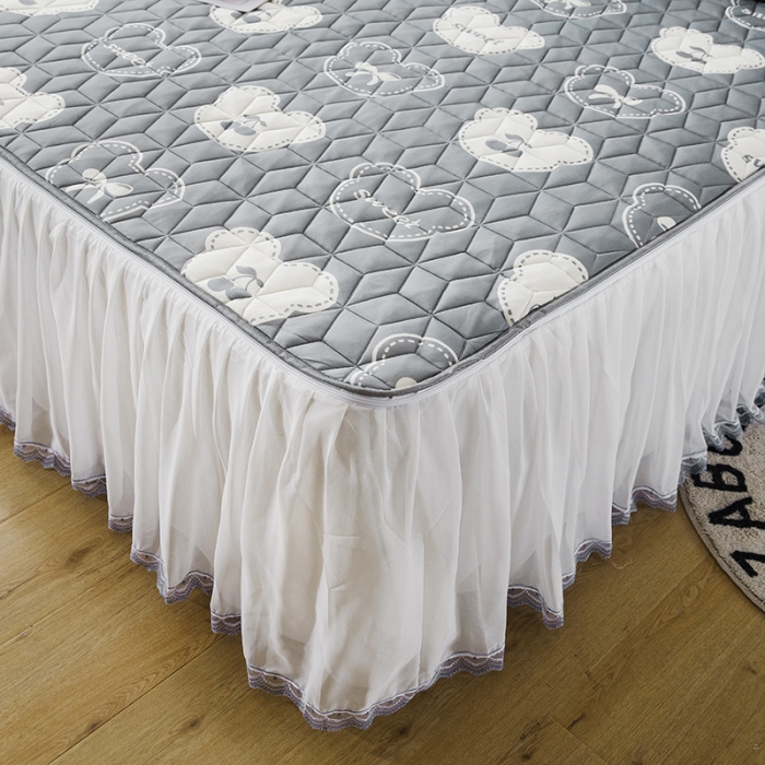 91家纺网 家纺一手货源 找家纺 纽缦家纺 2022新款卡通菱形格床单床裙系列 甜蜜米奇