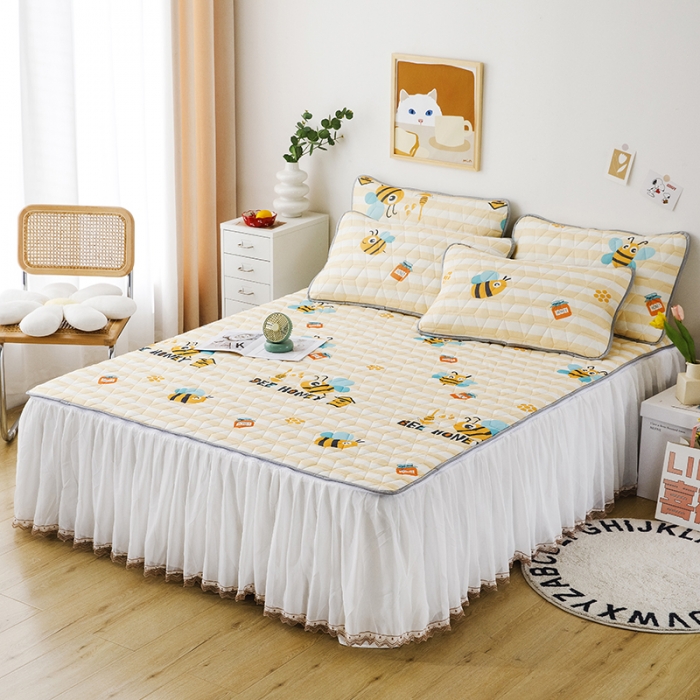 91家纺网 家纺一手货源 找家纺 纽缦家纺 2022新款卡通菱形格床单床裙系列 小蜜蜂