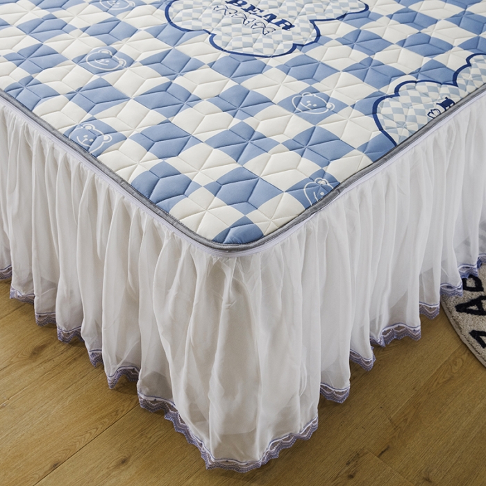 91家纺网 家纺一手货源 找家纺 纽缦家纺 2022新款卡通菱形格床单床裙系列 熊格斯