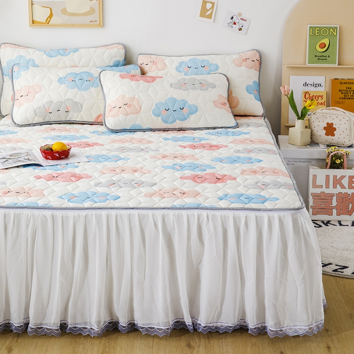 91家纺网 家纺一手货源 找家纺 纽缦家纺 2022新款卡通菱形格床单床裙系列 云朵朵