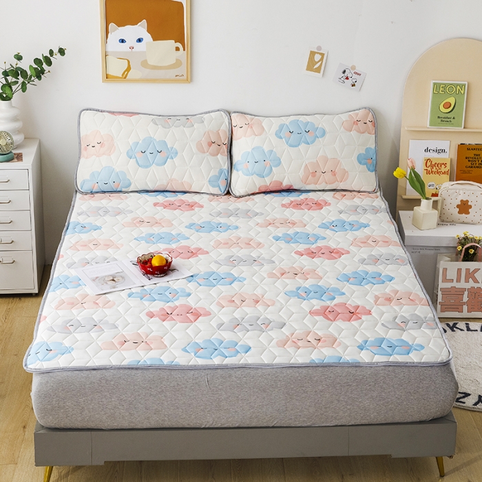 91家纺网 家纺一手货源 找家纺 纽缦家纺 2022新款卡通菱形格床单床裙系列 云朵朵