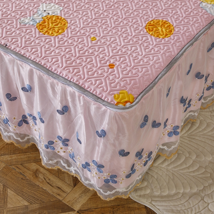 91家纺网 家纺一手货源 找家纺 纽缦家纺 2022新款花卉床裙三件套 柠檬熊粉