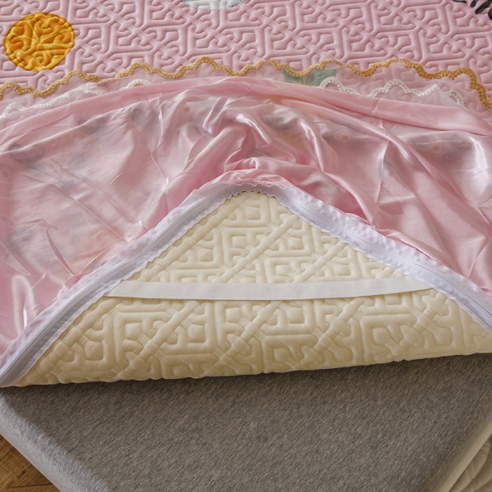 91家纺网 家纺一手货源 找家纺 纽缦家纺 2022新款花卉床裙三件套 柠檬熊粉