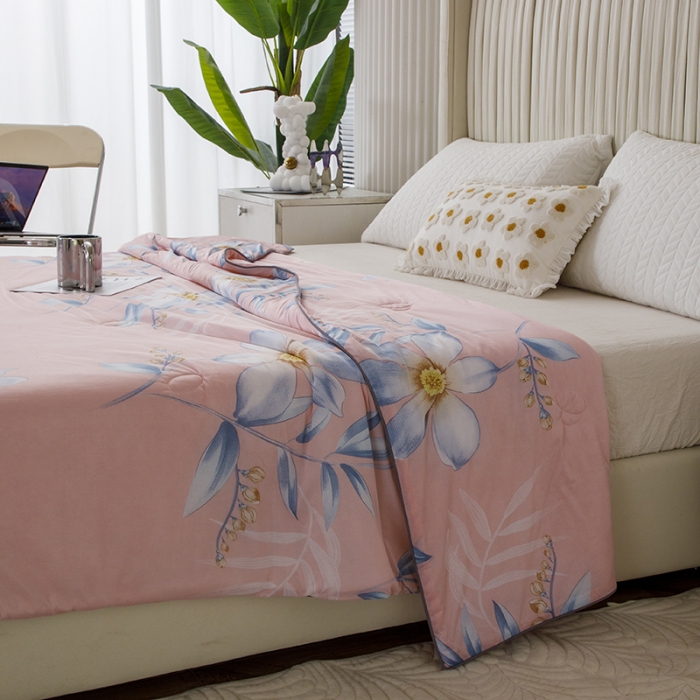 91家纺网 家纺一手货源 找家纺 纽缦家纺 2022新款花卉夏被 花间粉