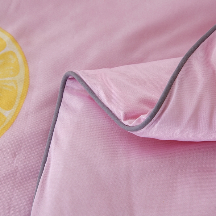 91家纺网 家纺一手货源 找家纺 纽缦家纺 2022新款花卉夏被 柠檬熊粉