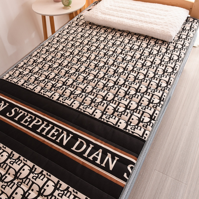 91家纺网 家纺一手货源 找家纺 亿丁点 2023新款磨毛床垫直播印花学生立体款 磨毛立体迪欧