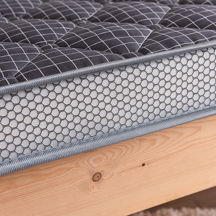 91家纺网 家纺一手货源 找家纺 亿丁点 2023新款磨毛床垫直播印花学生立体款 磨毛立体小黑格