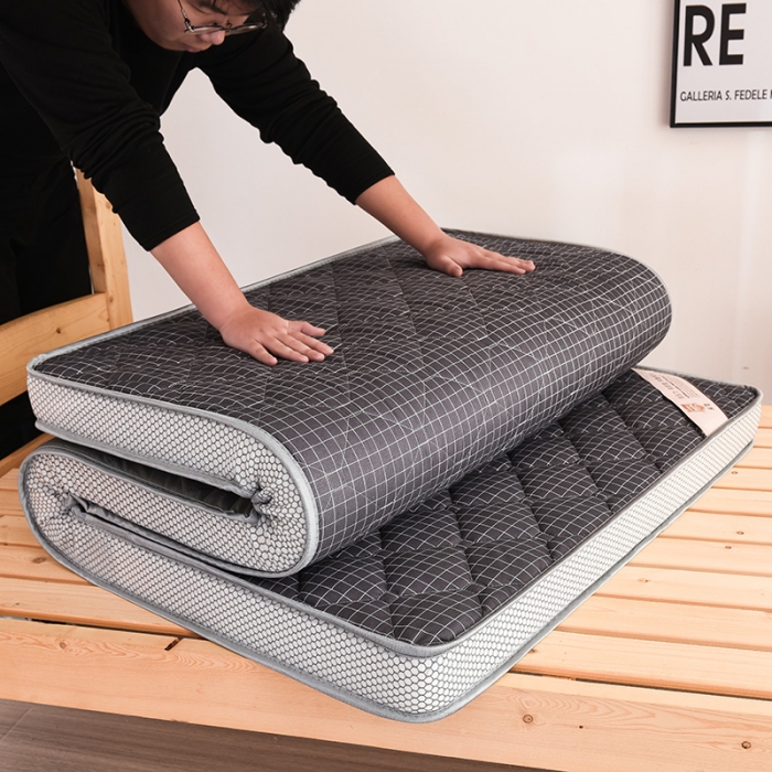 91家纺网 家纺一手货源 找家纺 亿丁点 2023新款磨毛床垫直播印花学生立体款 磨毛立体小黑格