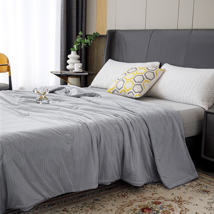 91家纺网 家纺一手货源 找家纺 纽缦家纺 2022新款纯色肌理纹夏被 肌理纹灰色