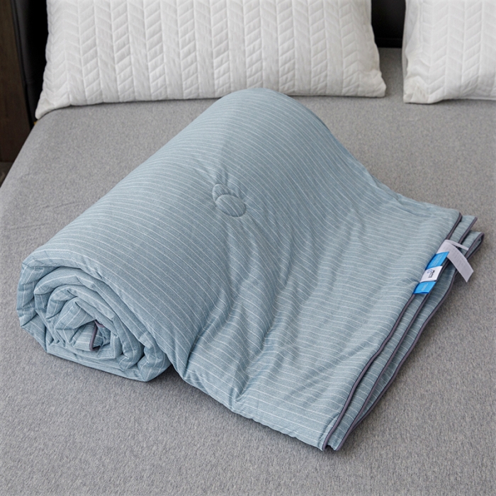 91家纺网 家纺一手货源 找家纺 纽缦家纺 2022新款纯色肌理纹夏被 肌理纹蓝色