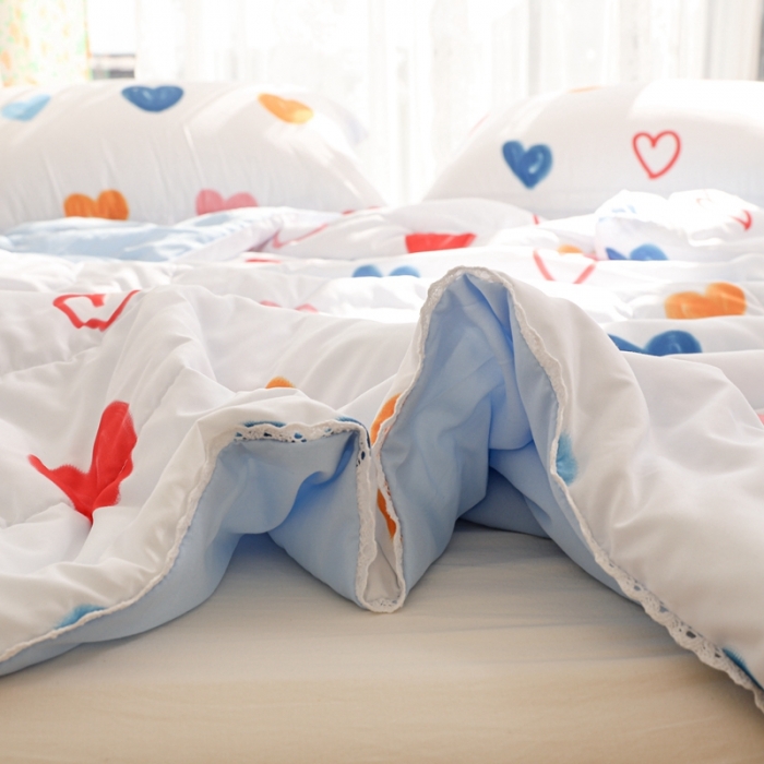 91家纺网 家纺一手货源 找家纺 慕尚 2025新款ins水洗小花边夏被 彩虹爱心