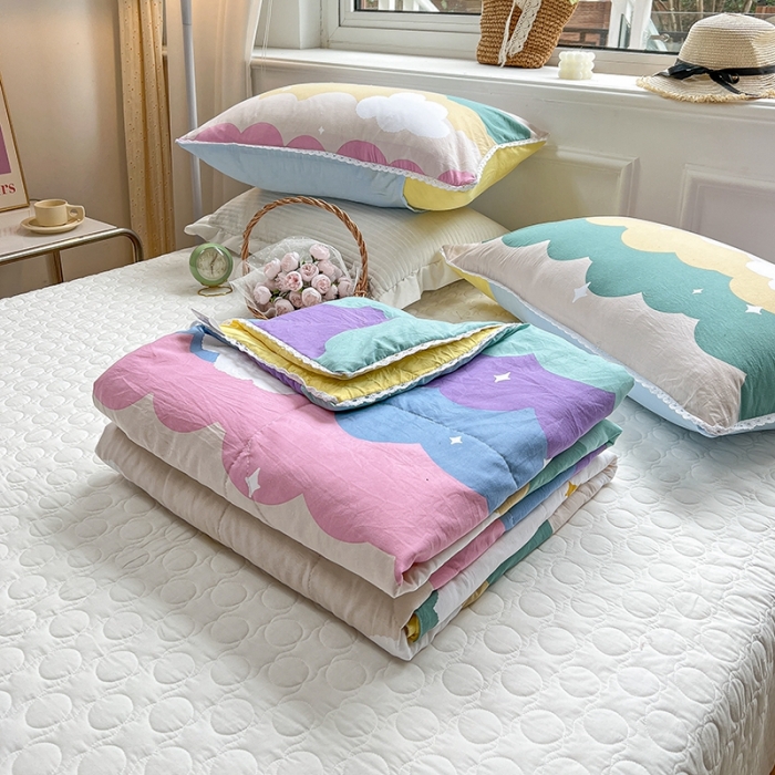 91家纺网 家纺一手货源 找家纺 慕尚 2025新款ins水洗小花边夏被 彩虹云