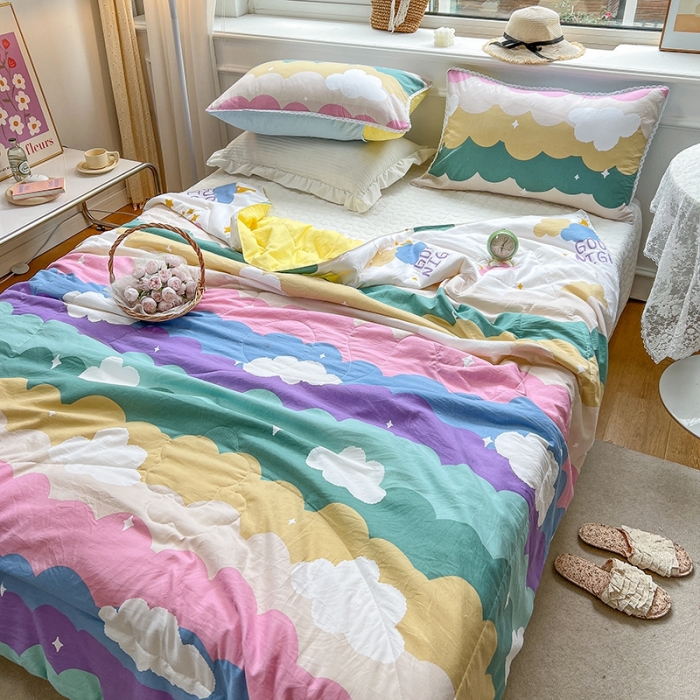 91家纺网 家纺一手货源 找家纺 慕尚 2025新款ins水洗小花边夏被 彩虹云