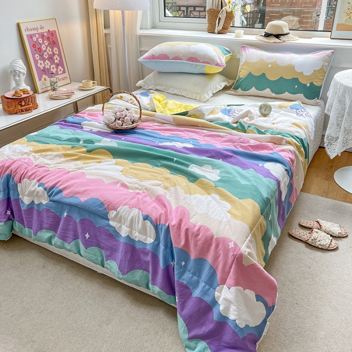 91家纺网 家纺一手货源 找家纺 慕尚 2025新款ins水洗小花边夏被 彩虹云