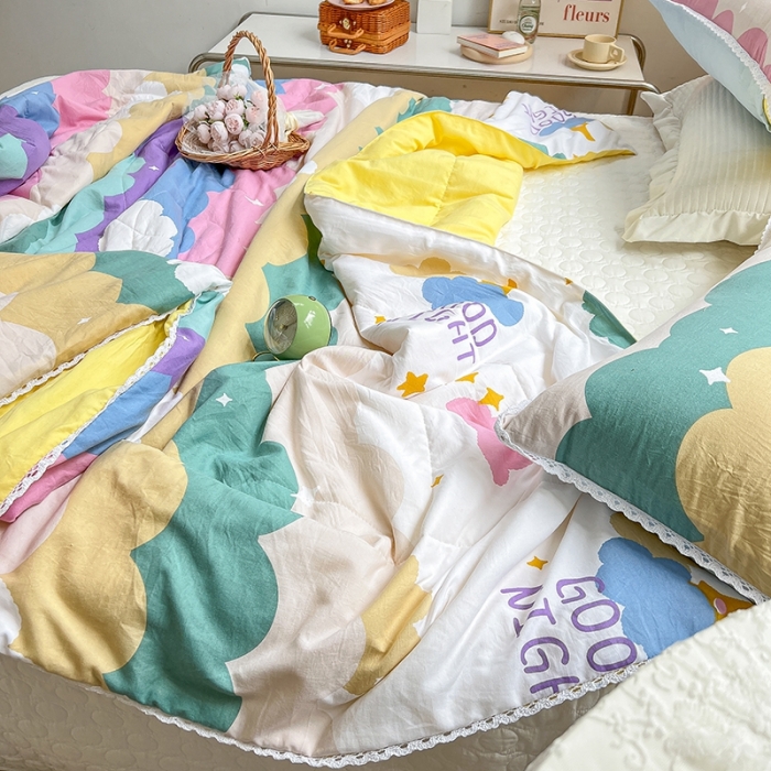 91家纺网 家纺一手货源 找家纺 慕尚 2025新款ins水洗小花边夏被 彩虹云