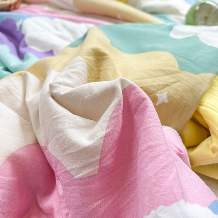 91家纺网 家纺一手货源 找家纺 慕尚 2025新款ins水洗小花边夏被 彩虹云