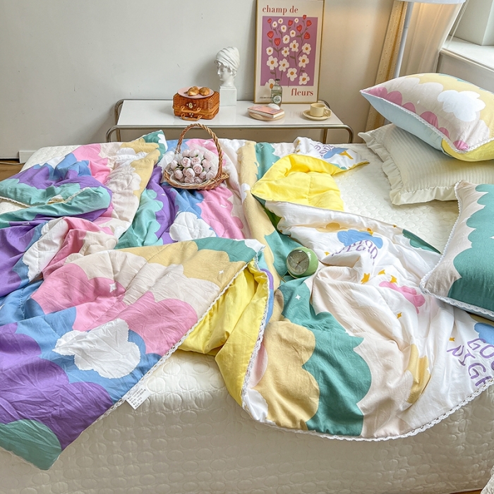 91家纺网 家纺一手货源 找家纺 慕尚 2025新款ins水洗小花边夏被 彩虹云