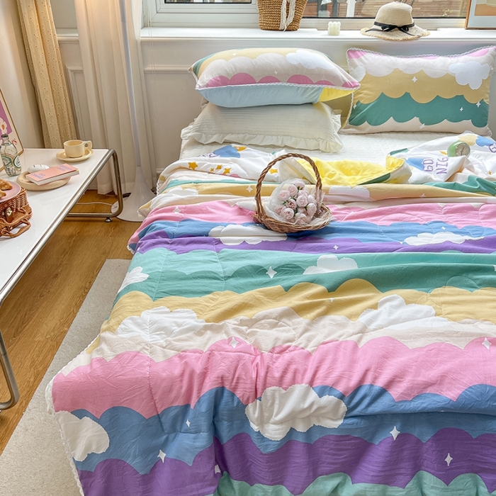 91家纺网 家纺一手货源 找家纺 慕尚 2025新款ins水洗小花边夏被 彩虹云