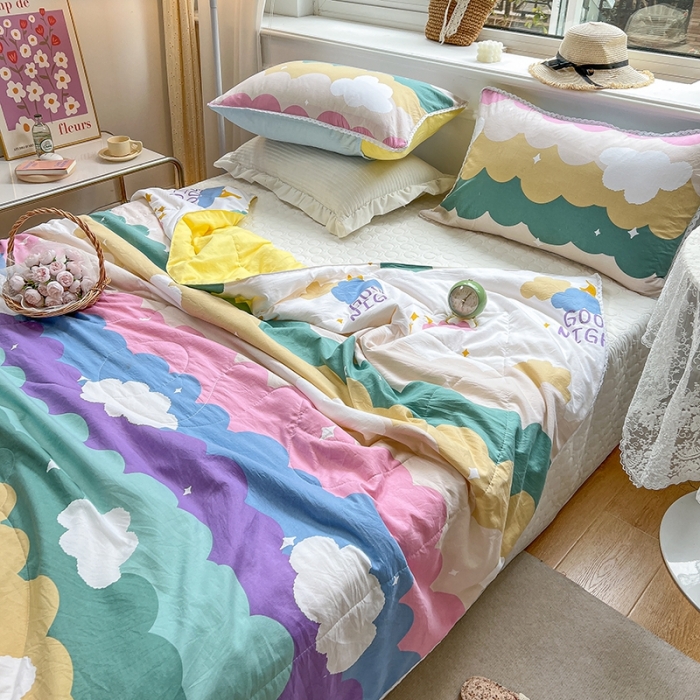 91家纺网 家纺一手货源 找家纺 慕尚 2025新款ins水洗小花边夏被 彩虹云