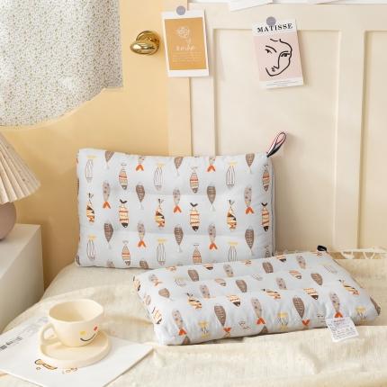 91家纺网 家纺一手货源 找家纺 其乐枕芯2023新款 全棉儿童枕枕芯 双鱼