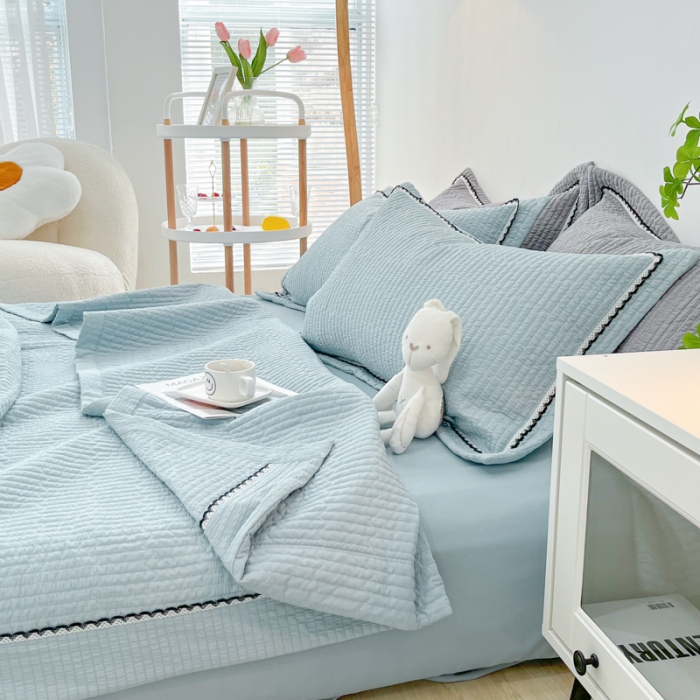 91家纺网 家纺一手货源 找家纺 乐卧2026雅韵蕾丝花边手工花卉夏被四件套简版 海盐蓝-简版