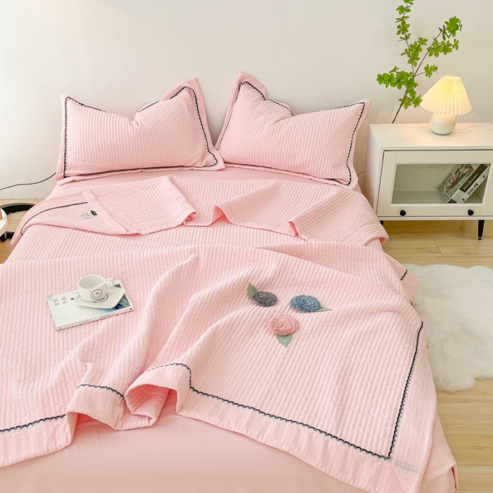 91家纺网 家纺一手货源 找家纺 乐卧2026雅韵蕾丝花边手工花卉夏被四件套有花版樱花粉有花版