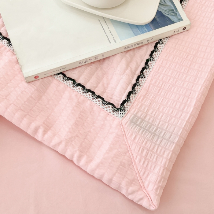 91家纺网 家纺一手货源 找家纺 乐卧2026雅韵蕾丝花边手工花卉夏被四件套有花版樱花粉有花版