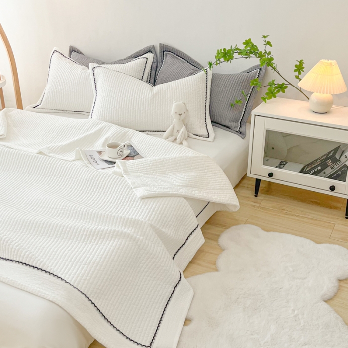 91家纺网 家纺一手货源 找家纺 乐卧2026雅韵蕾丝花边手工花卉夏被四件套简版 甜白色-简版