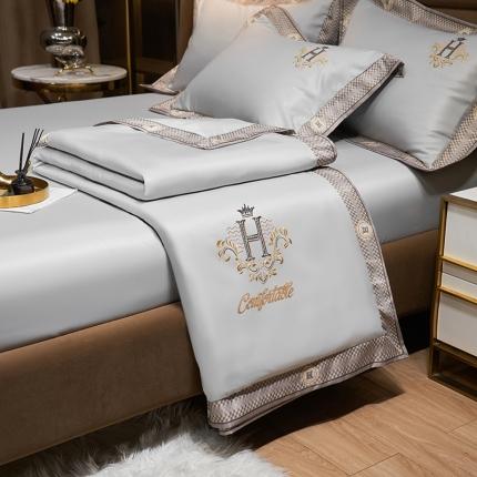 91家纺网 家纺一手货源 找家纺 总露梦2025轻奢千鸟格水洗真丝数码印花宽边刺绣夏被四件套