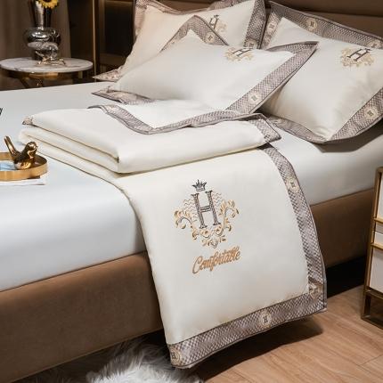 91家纺网 家纺一手货源 找家纺 露梦2025轻奢千鸟格水洗真丝数码印花宽边刺绣夏被四件套格调-贵族白