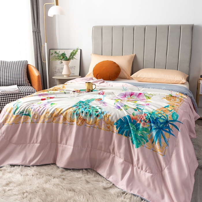 91家纺网 家纺一手货源 找家纺 2025 爱宝被业直播爆款凉感丝夏被夏凉被 春色满园-粉