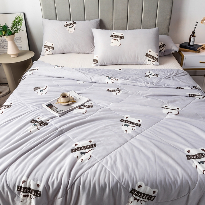 91家纺网 家纺一手货源 找家纺 2025 爱宝被业直播爆款凉感丝夏被夏凉被 抱抱熊